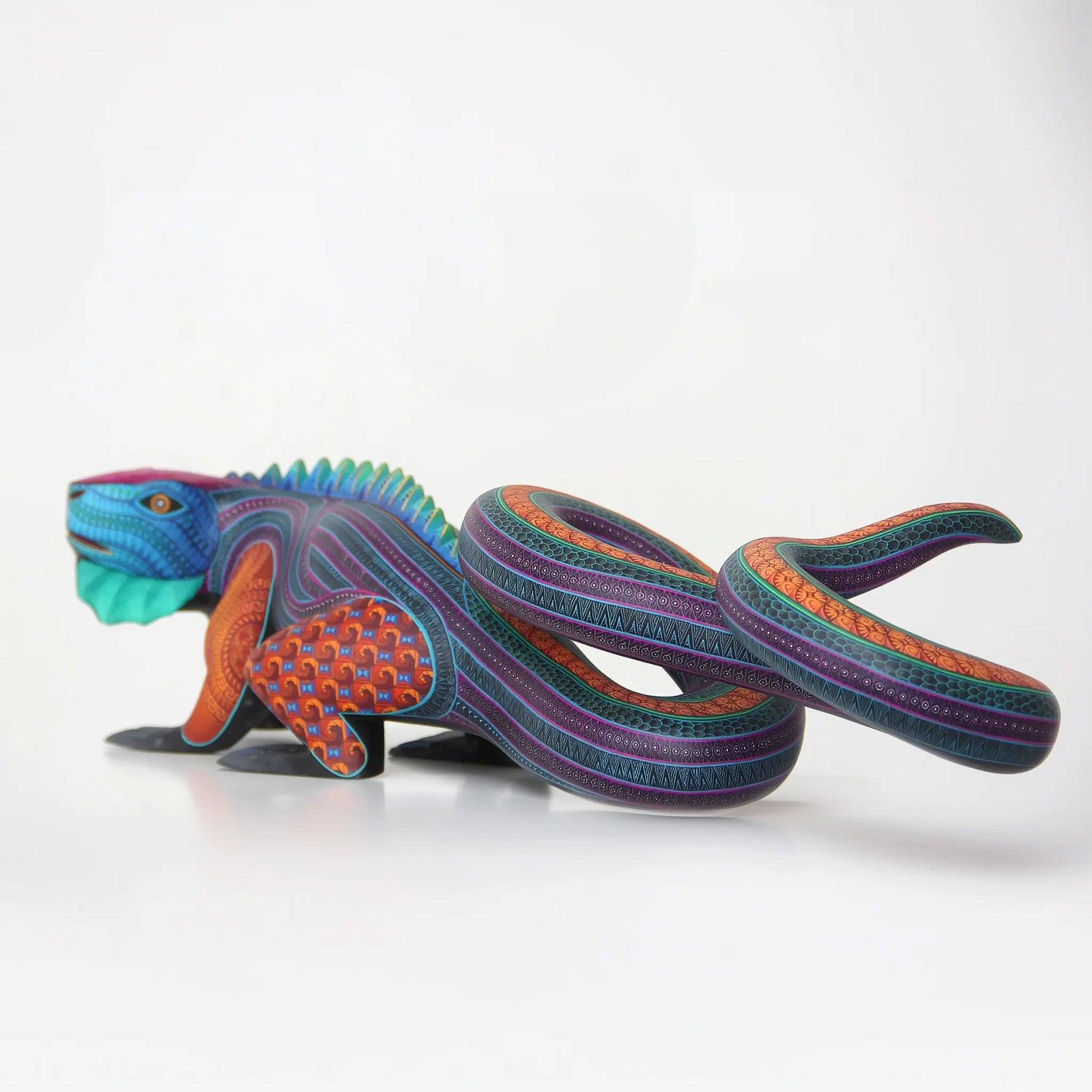 handpainted iguana alebrije, wooden iguana sculpture